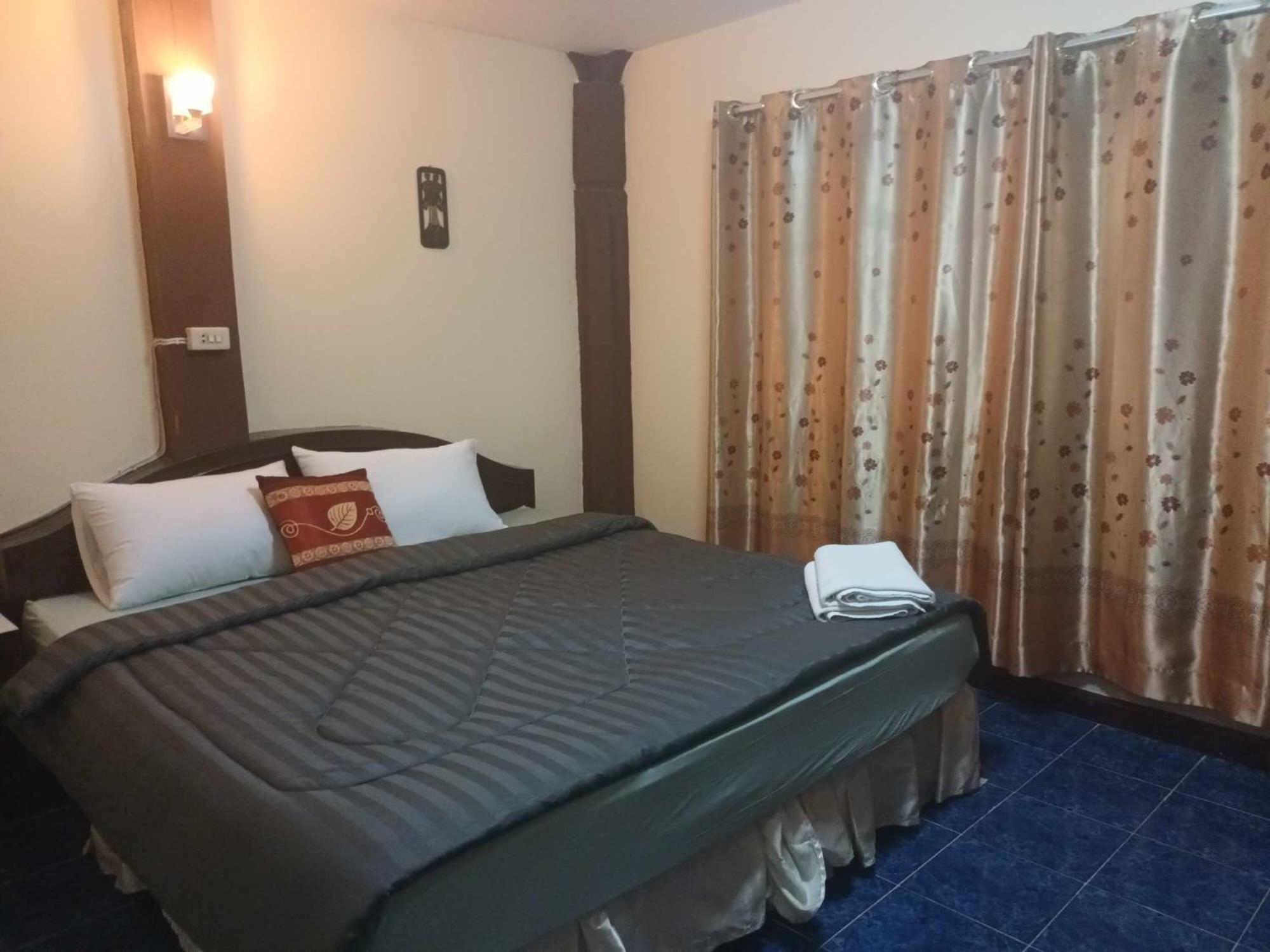 Patong Rose pensión Exterior foto