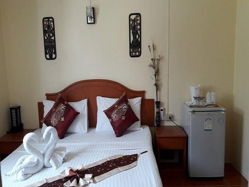 Patong Rose pensión Exterior foto